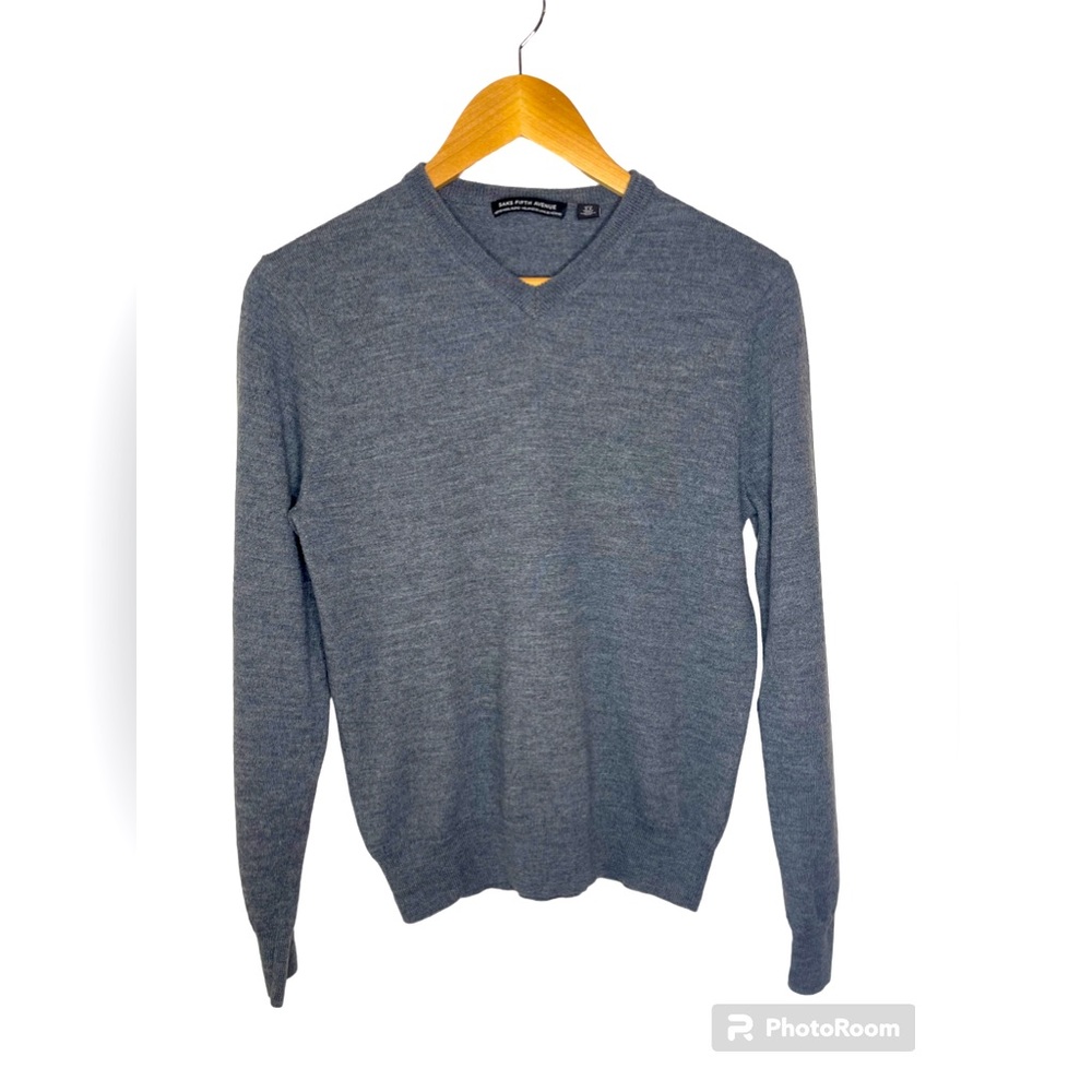 Saks Fifth Avenue heather grey merino wool v-neck sweater, women’s medium